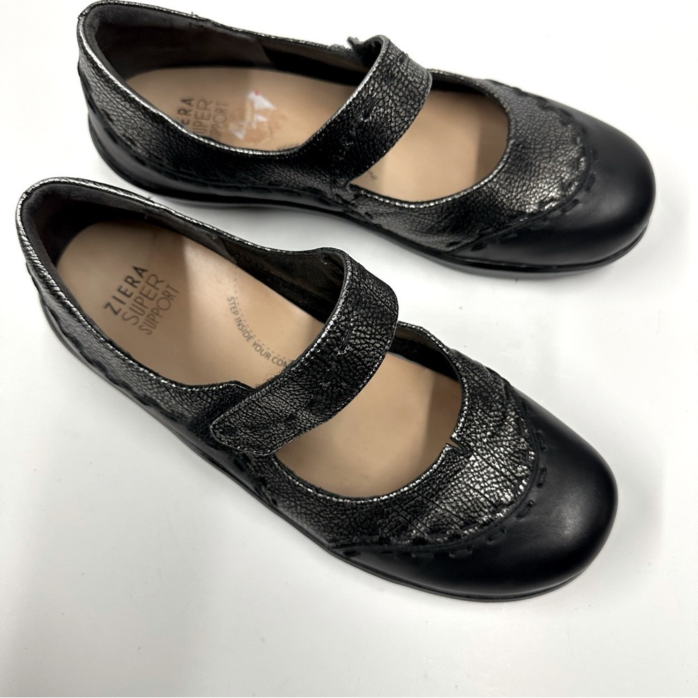 Ziera Women's Gummibear Black Antique Pewter Flat Shoes